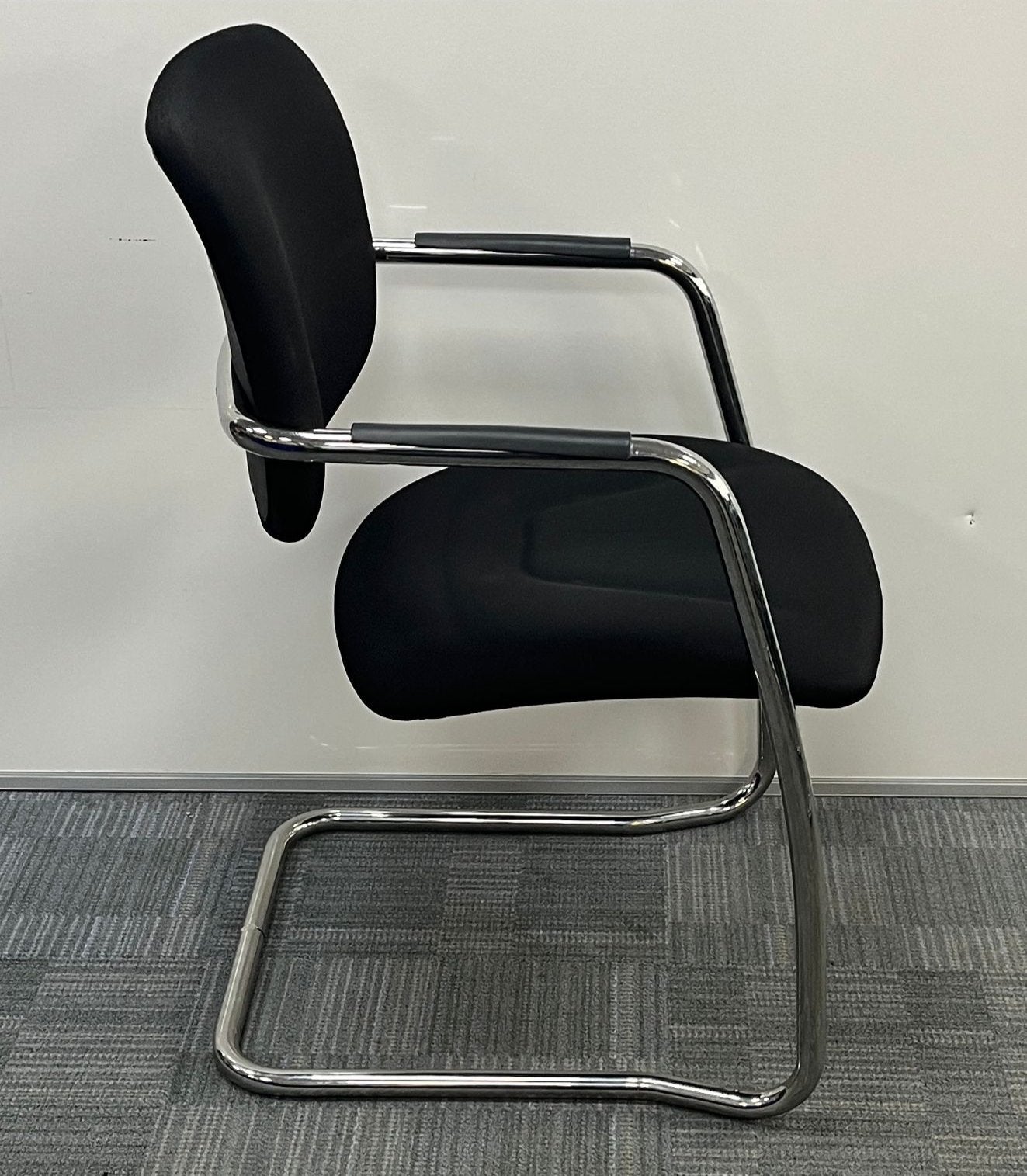 Breeze BC021 Medium Back Chrome Cantilever Meeting Chair Black (used)
