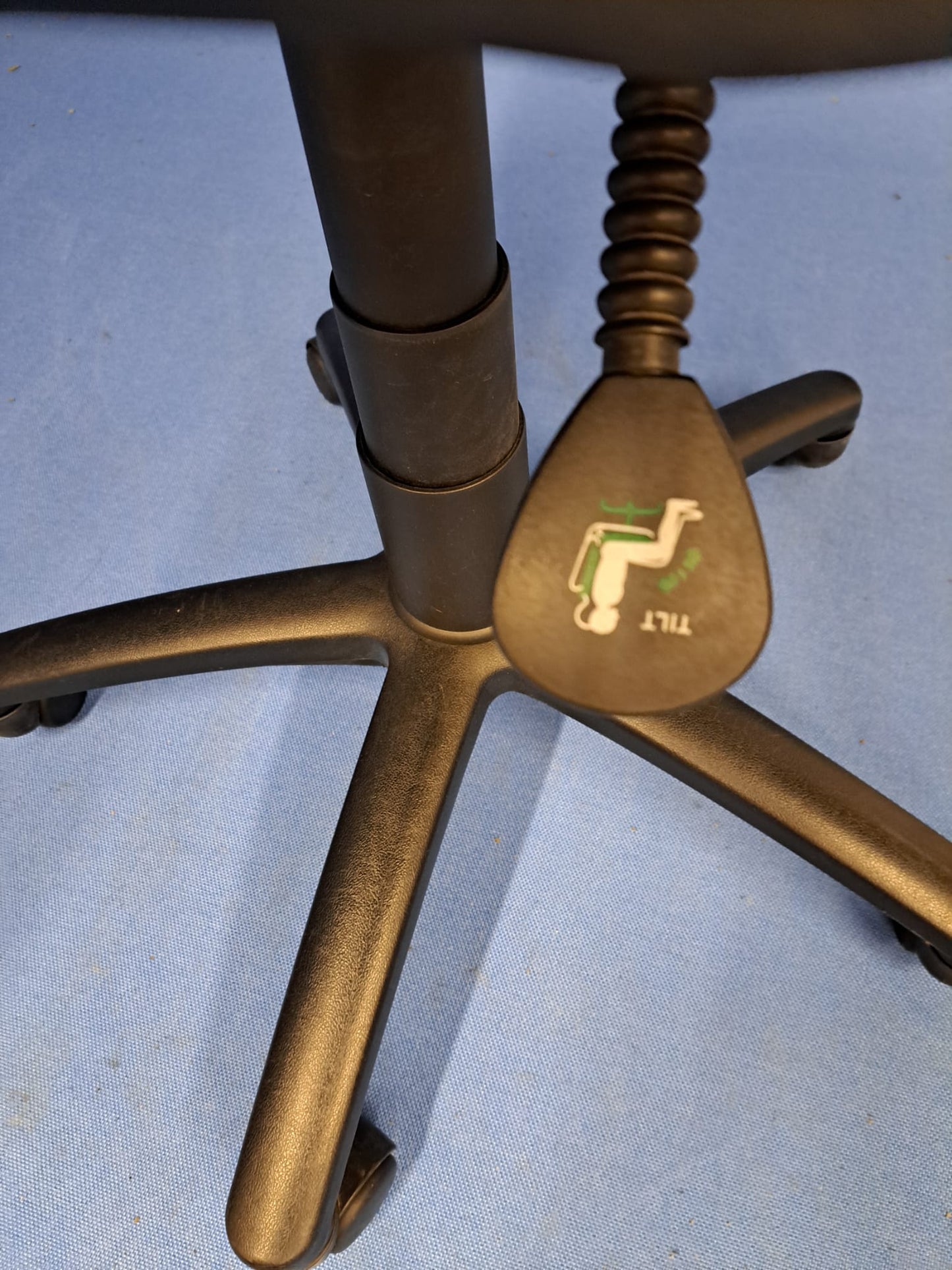 Senator Torasen E76 Operators Chair Black (used)