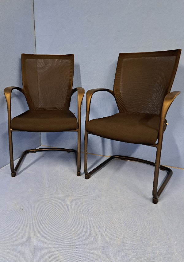 Set of 2 Sidiz Meeting / Visitor Armchairs on a Cantilever Frame Black (used)