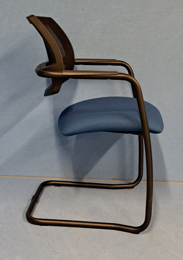 Meeting / Visitor Armchair on a Cantilever Frame Black / Blue (used)