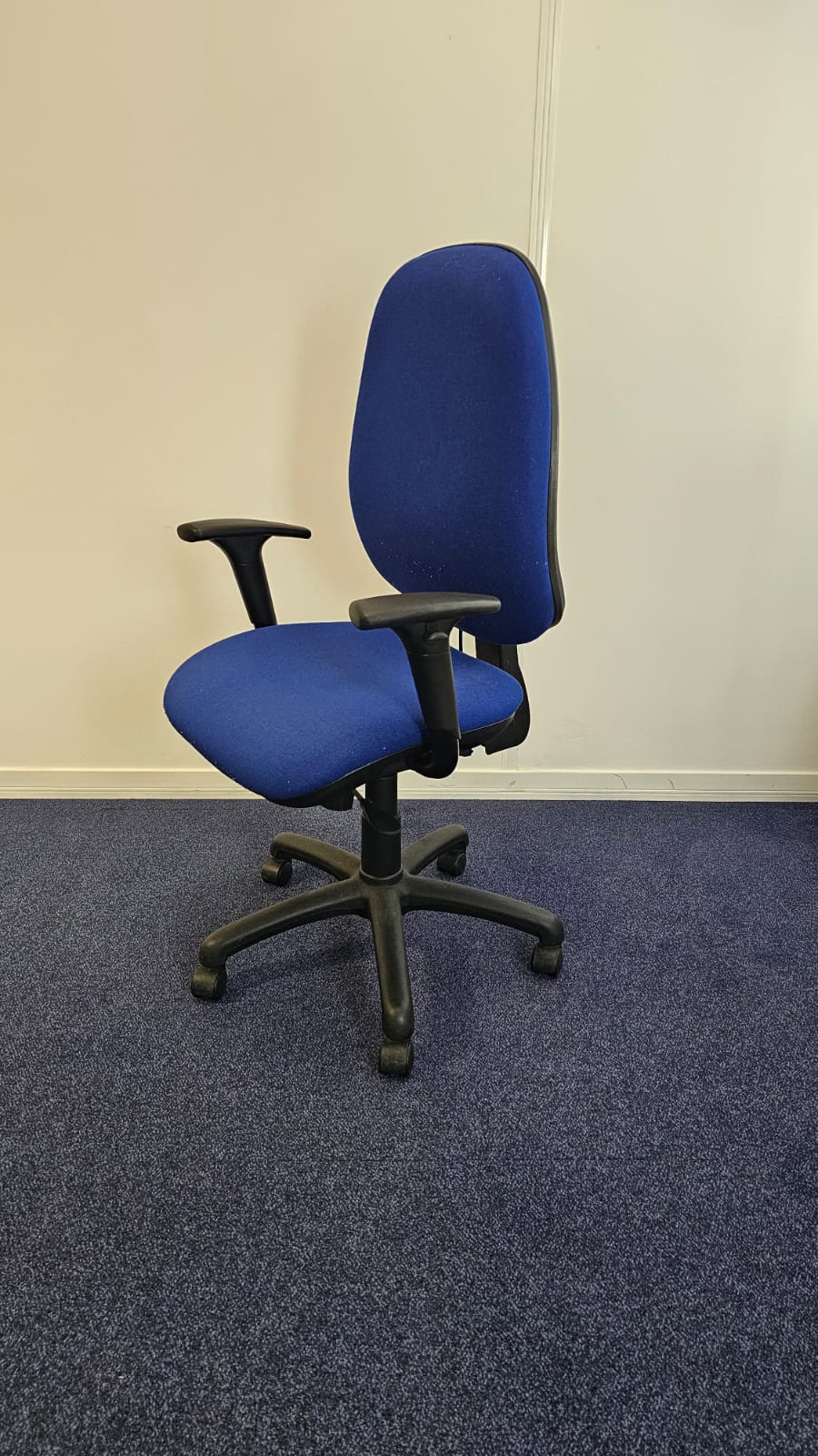 High Back Fully Loaded Operators Armchair, Blue Fabric (used)