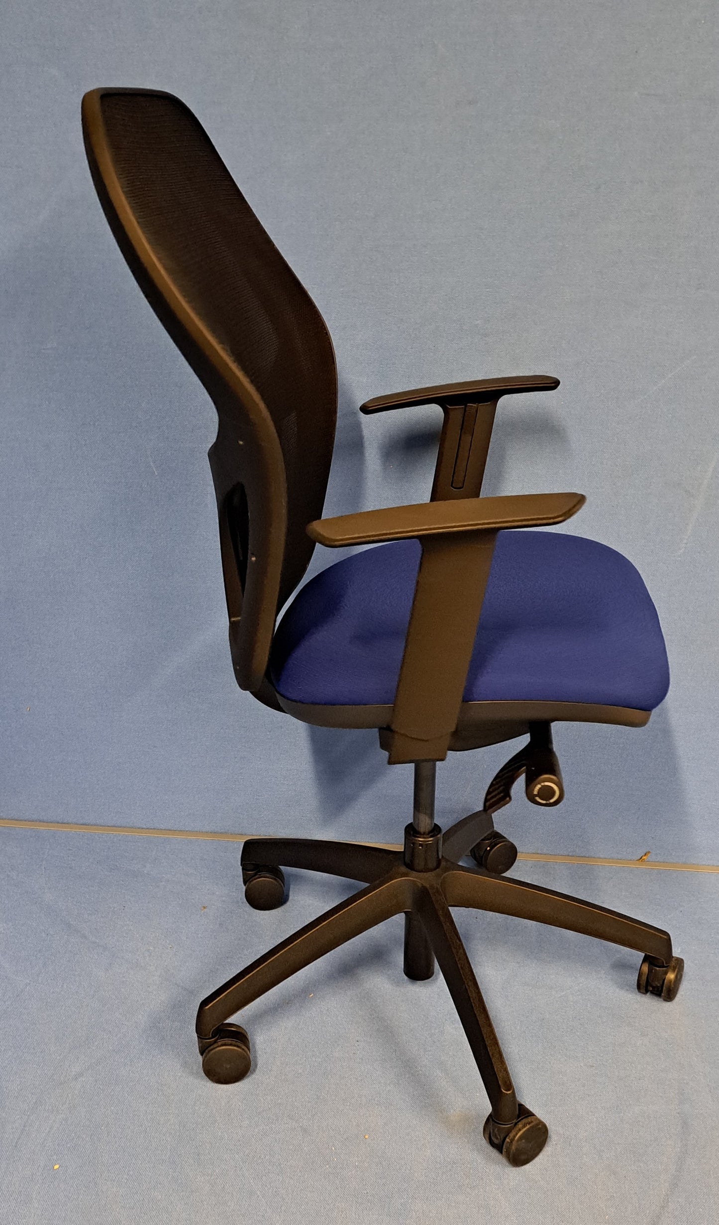 High Mesh Back Operators Armchair, Blue Fabric (used)