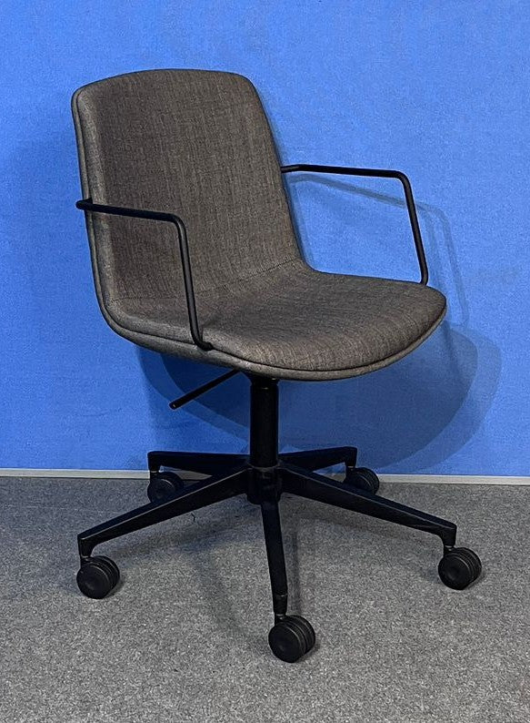 Orangebox Cubb Five Star Base Armchair (used)