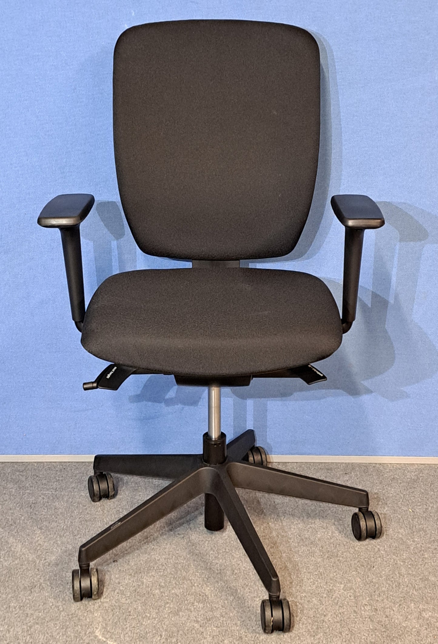 Senator Dash Operator Armchair Black (used)