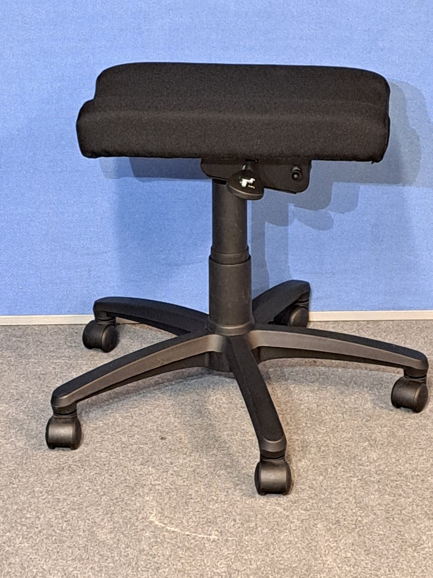 Height Adjustable Single Leg Rest Black (used)