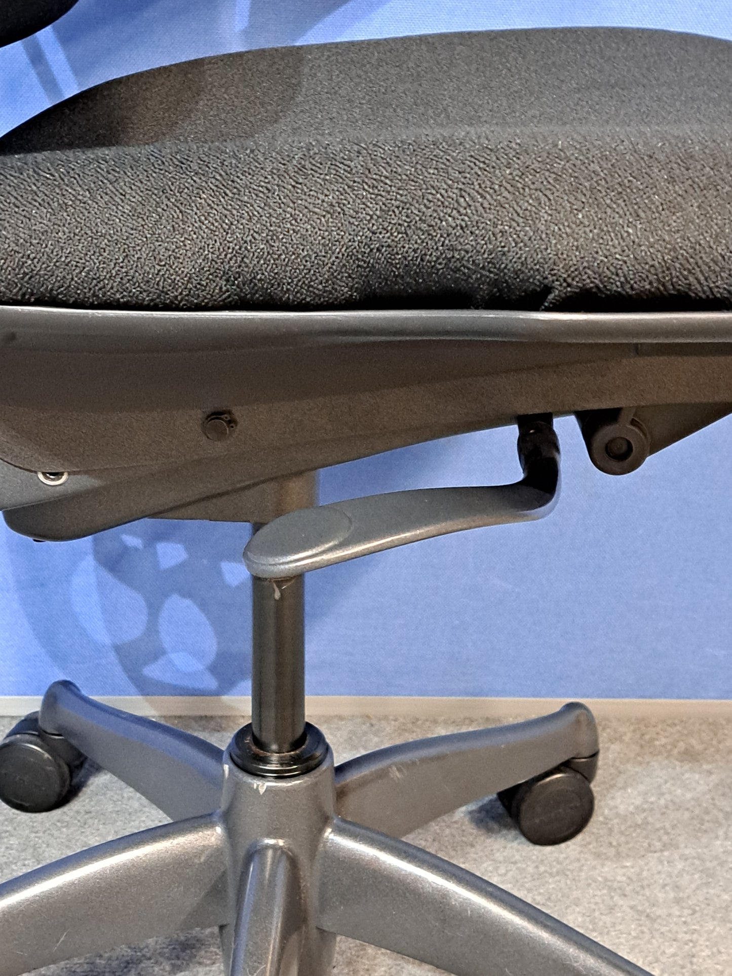 Humanscale Freedom Office Armchair with New Fabric in Black (used)