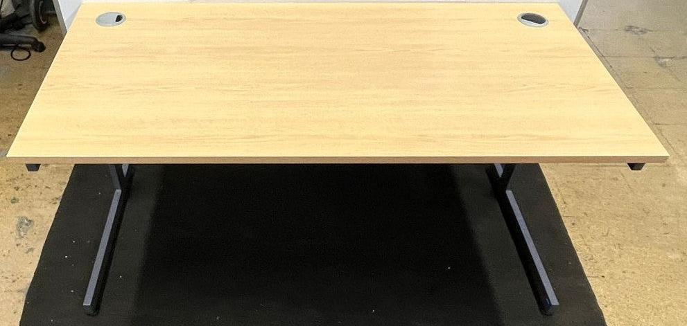 1600x800mm Straight Desk Verade Oak (used)