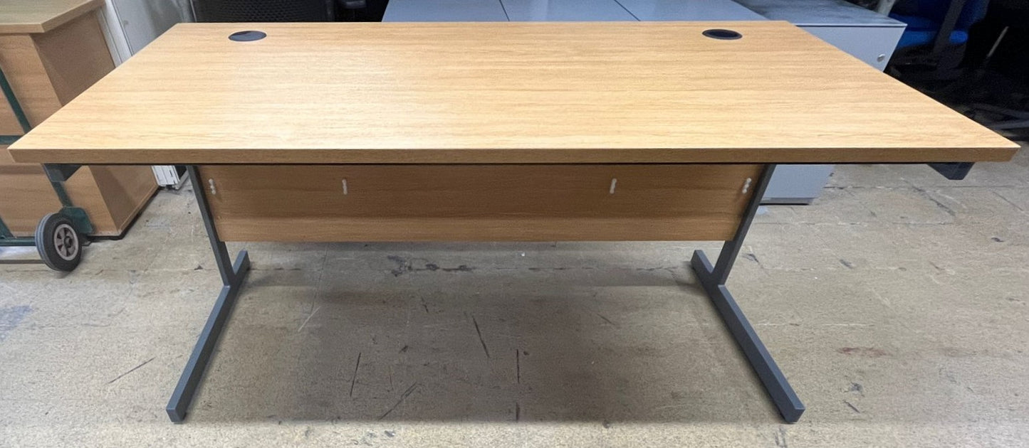 1600x800mm Straight Desk Oak (used)