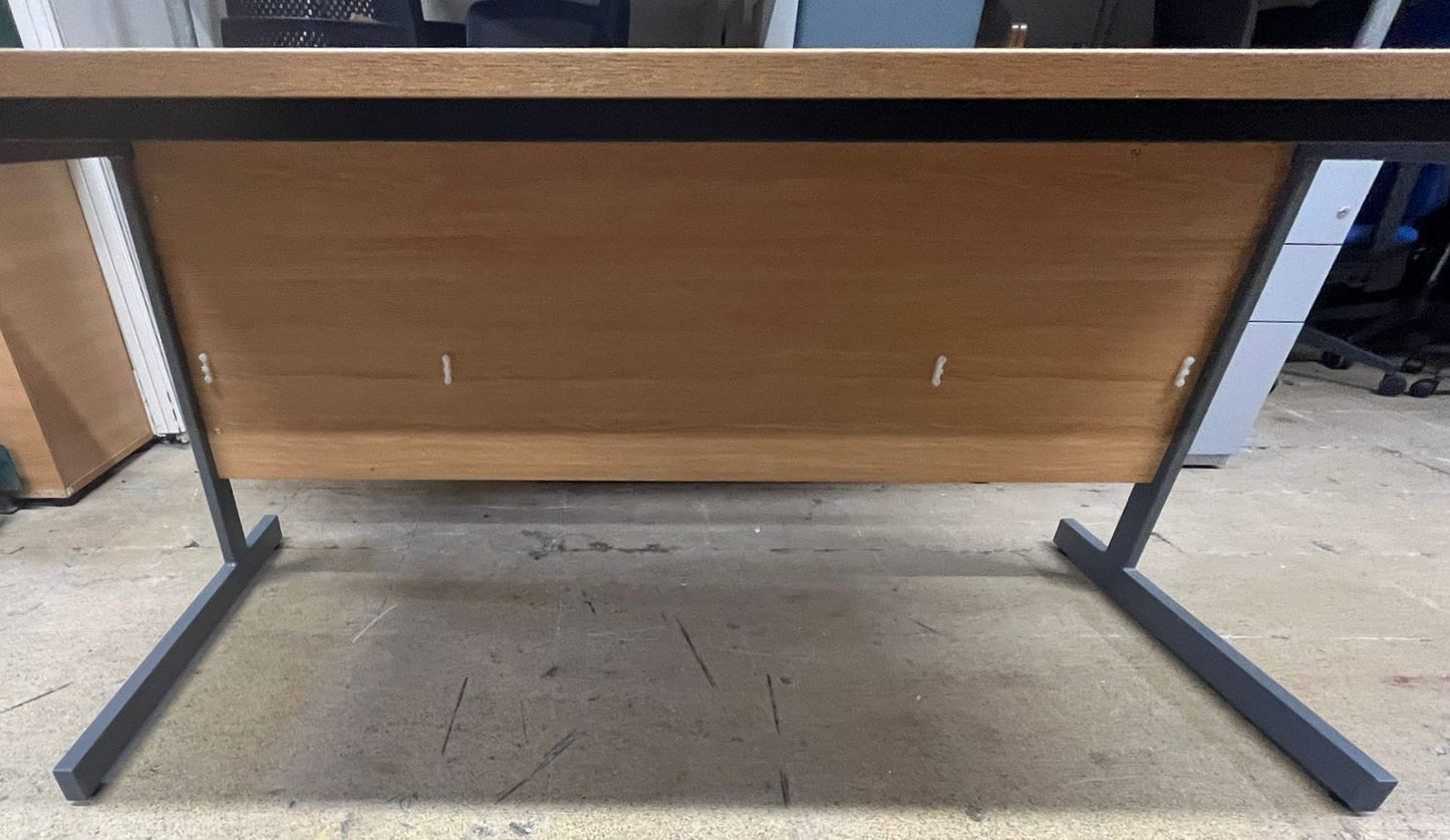 1600x800mm Straight Desk Oak (used)