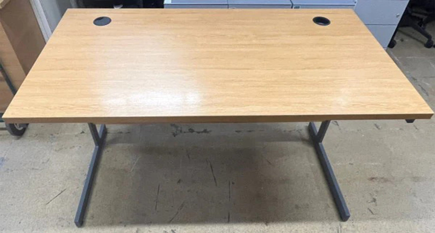 1600x800mm Straight Desk Oak (used)