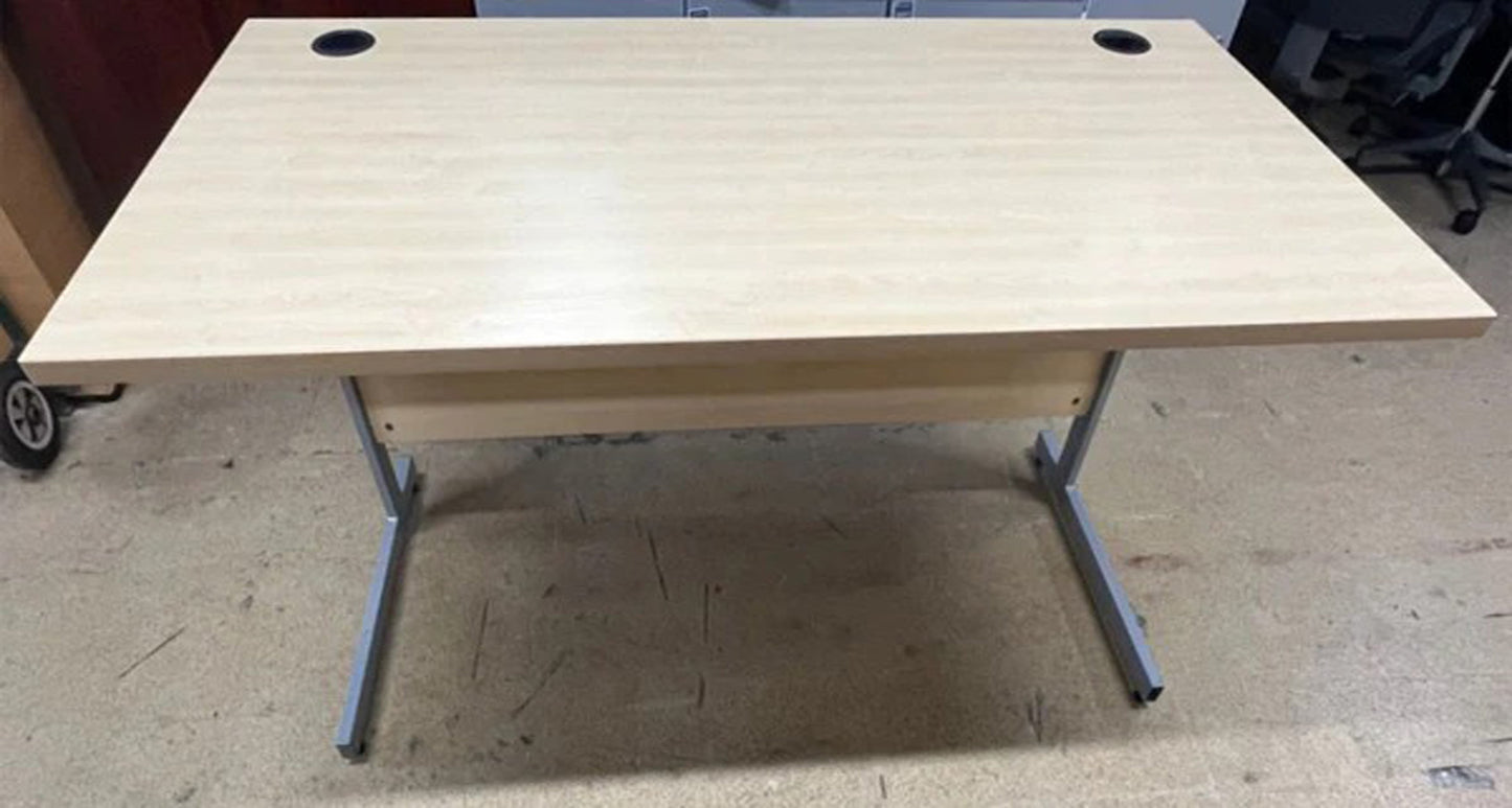1600x800mm Straight Desk Maple (used)