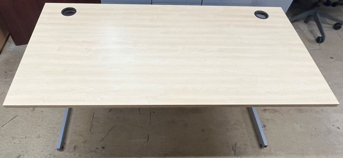 1600x800mm Straight Desk Maple (used)