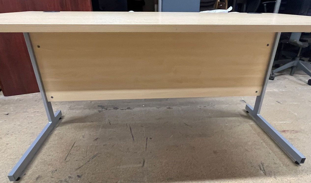 1600x800mm Straight Desk Maple (used)