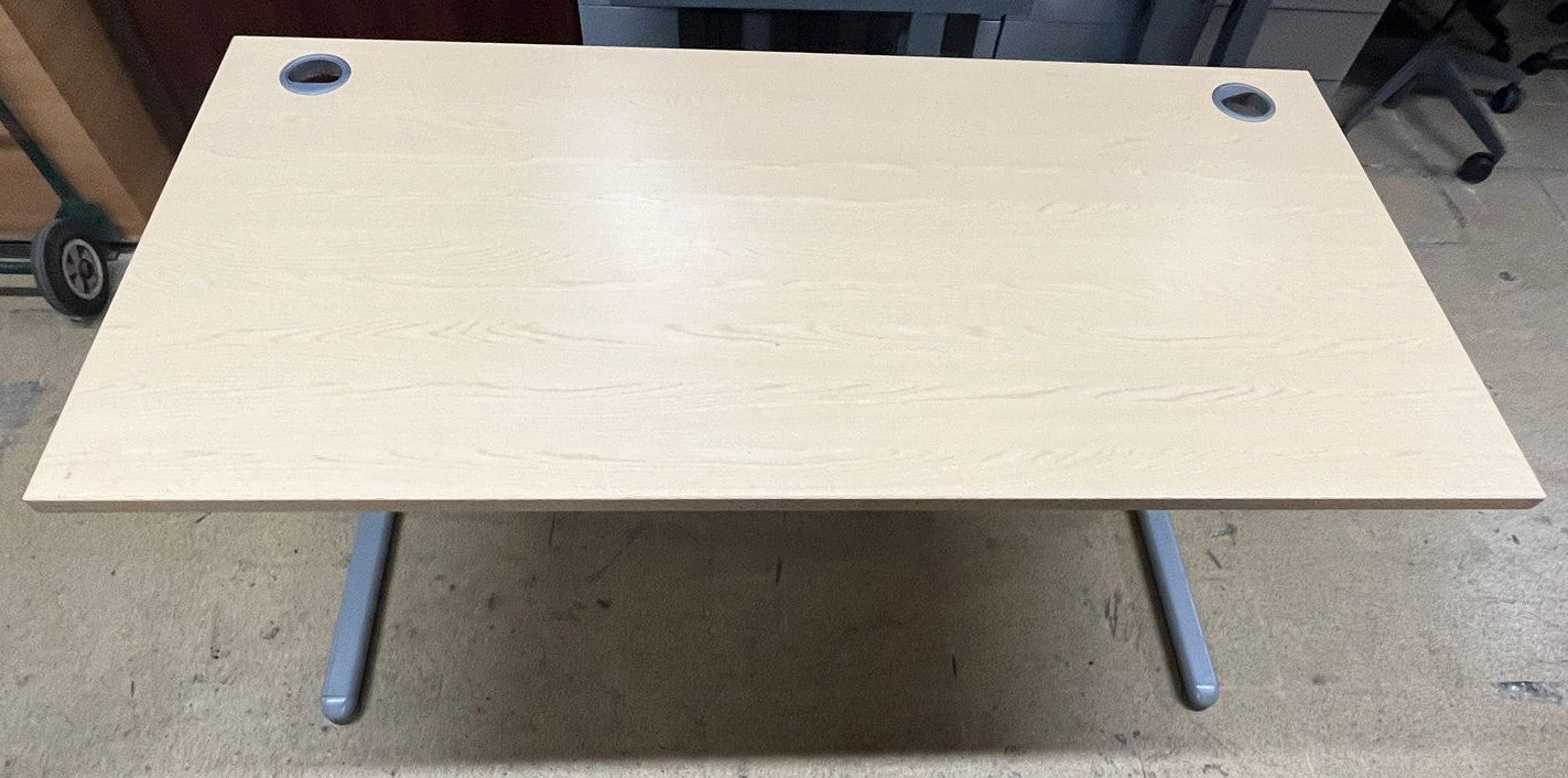 1600x800mm Straight Desk Maple (used)