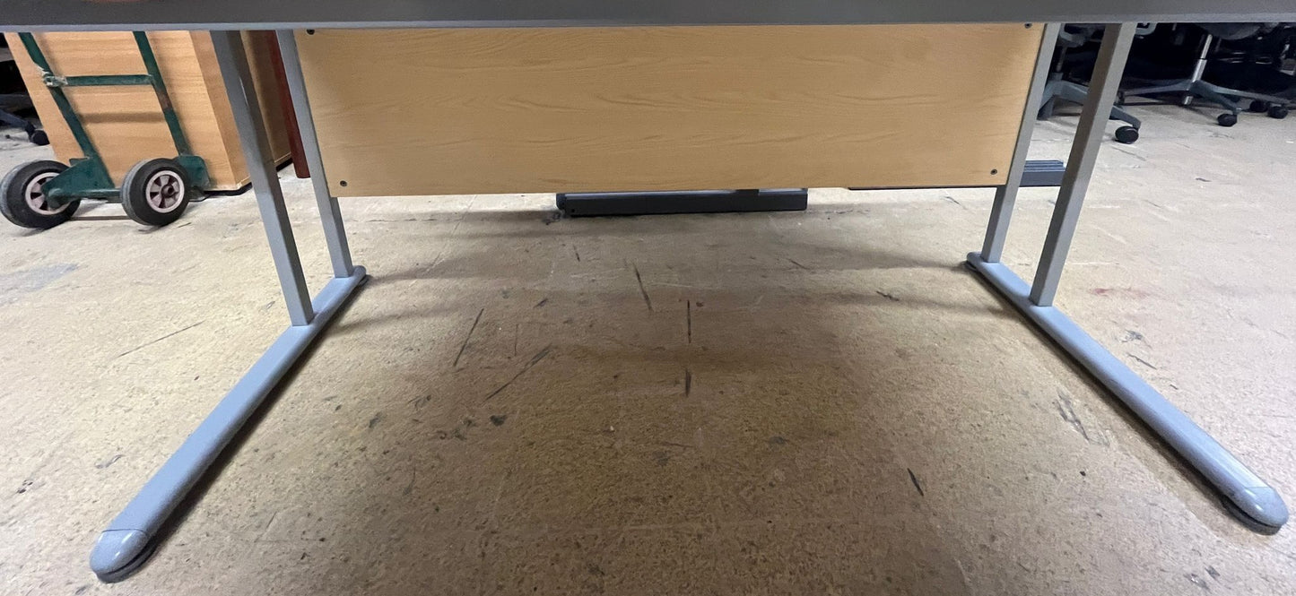 1600x800mm Straight Desk Maple (used)