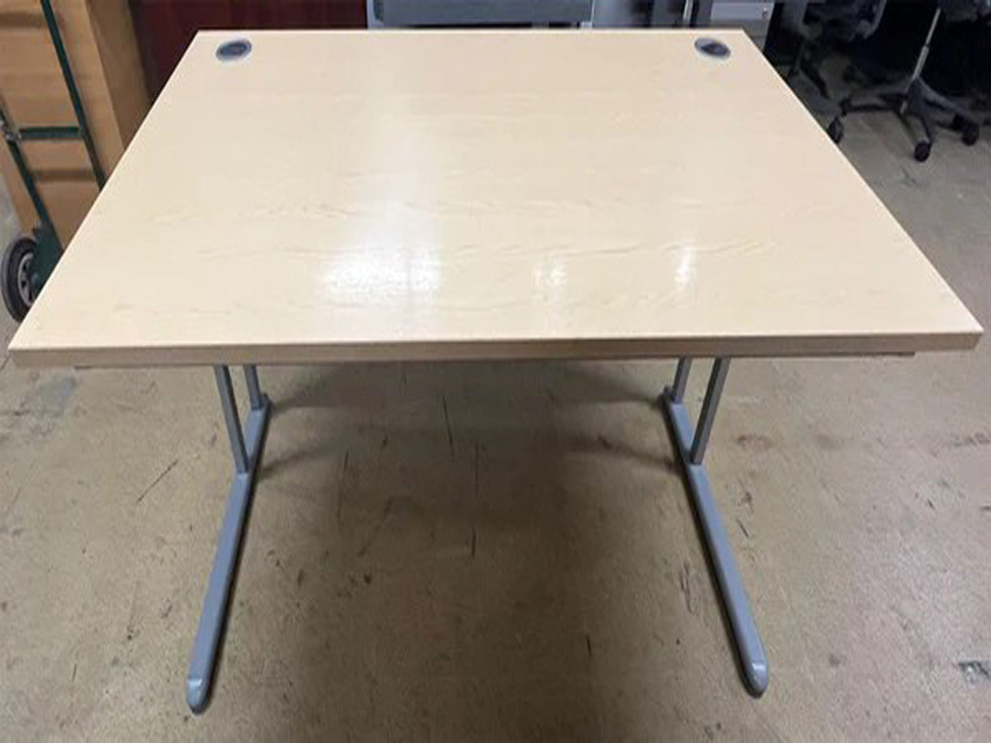 1600x800mm Straight Desk Maple (used)