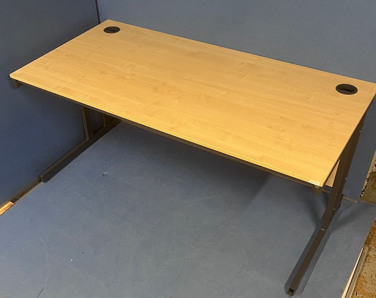 *SALE* 1600x800mm Straight Desk Maple (used)