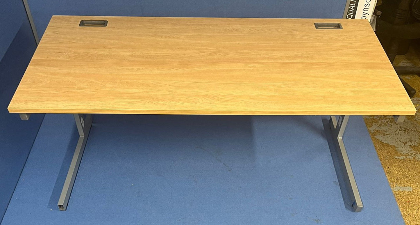 1400x800mm Straight Desk Oak (used)