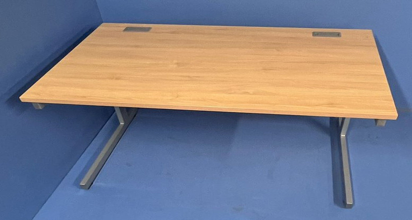 1200x800mm Straight Desk with Verade Oak (used)