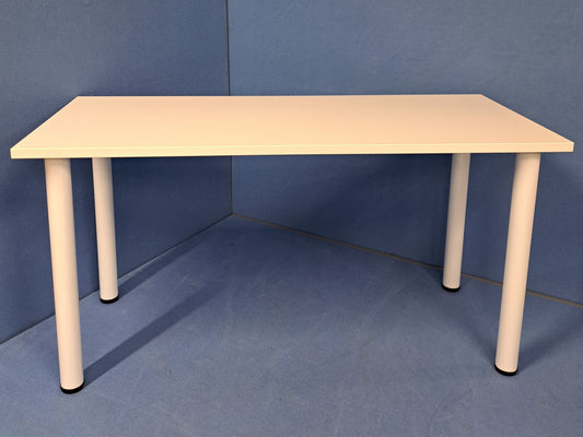 1400x600mm Table with Tubular Legs White (used)