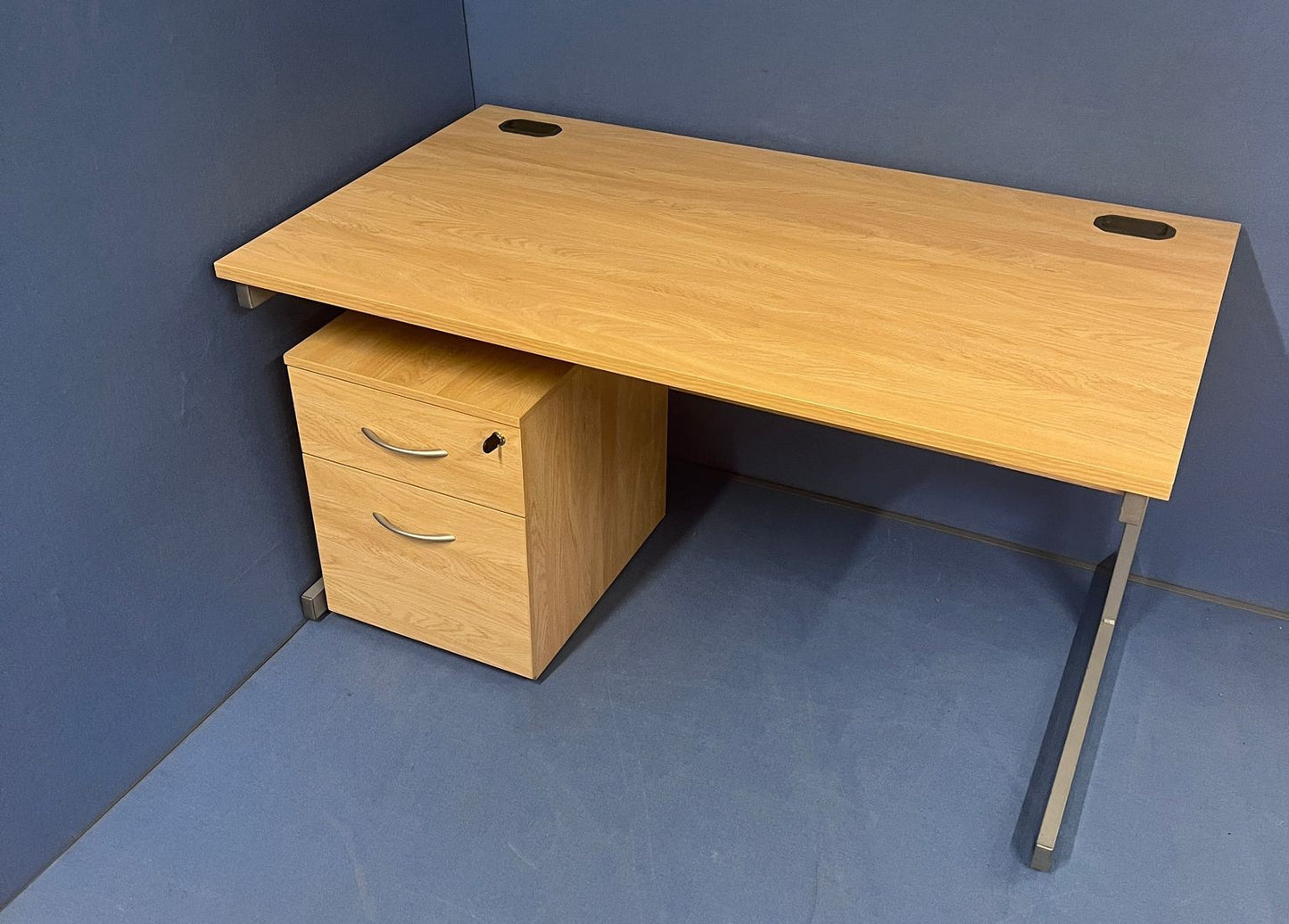 1400x800mm Straight Desk inc 2 Drawer Mobile Pedestal Verade Oak (used)