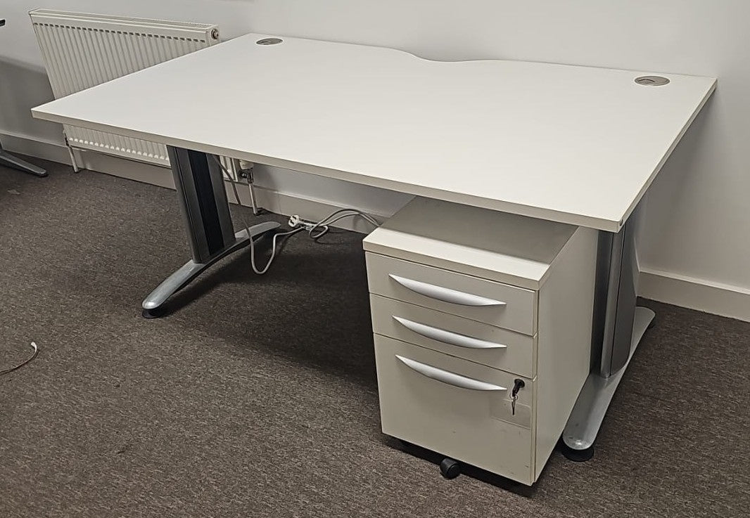 1600x800mm Straight Desk inc 3 Drawer Mobile Pedestal White (used)