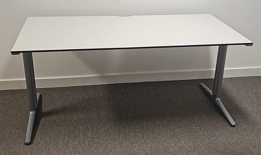 1600x800mm Straight Desk White (used)