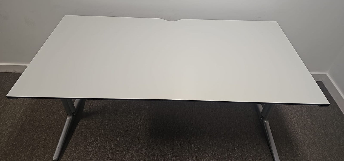 1600x800mm Straight Desk White (used)