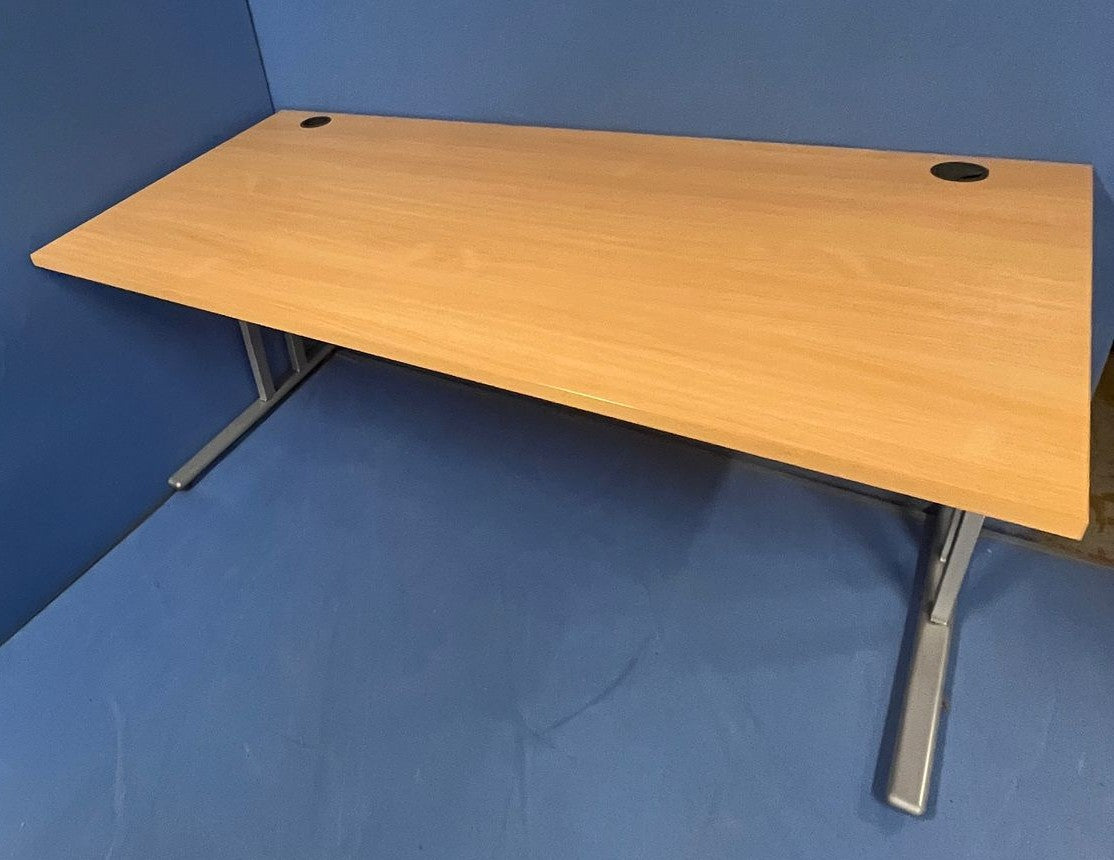 1600x800mm Straight Desk Beech (used)