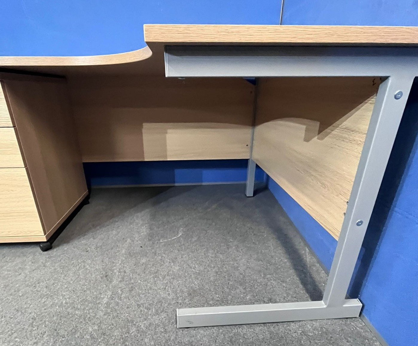 1600mm Right Hand Curved Desk inc 3 Drawer Mobile Pedestal Verade Oak (used)