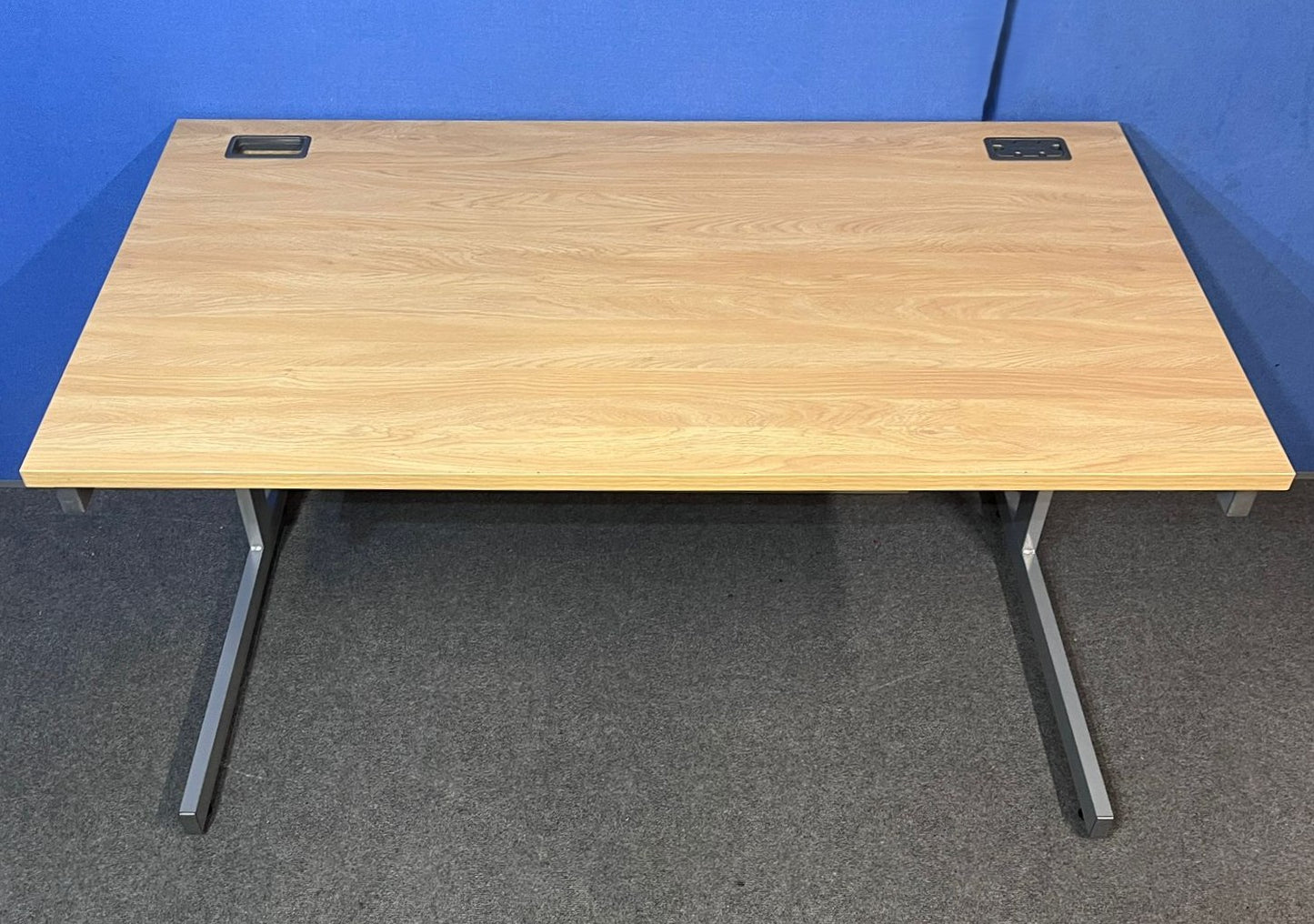 1400x800mm Straight Desk Verade Oak (used)