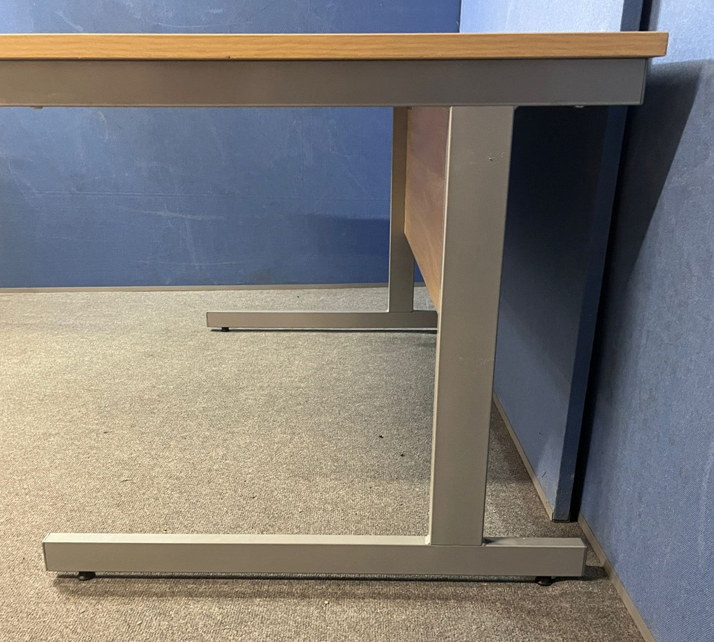 1400x800mm Straight Desk Verade Oak (used)