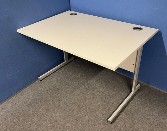 1200x800mm Straight Desk with Cable Management White (used)