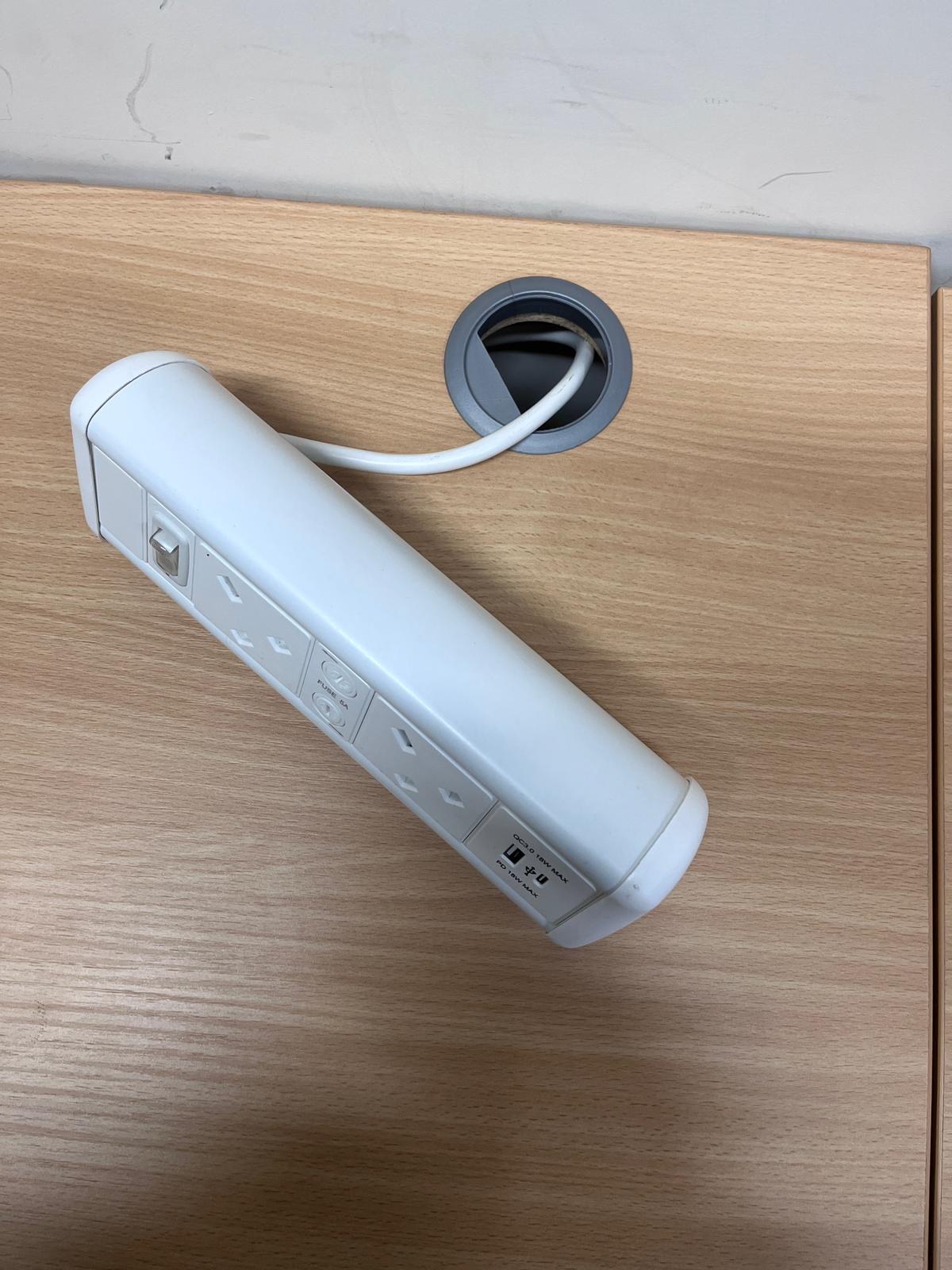 Desktop Power Unit with 2x Power & USB A & C (used)