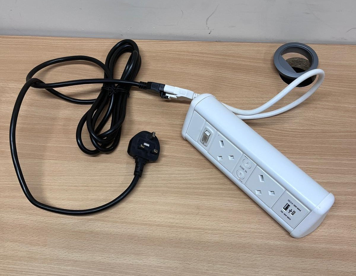 Desktop Power Unit with 2x Power & USB A & C (used)