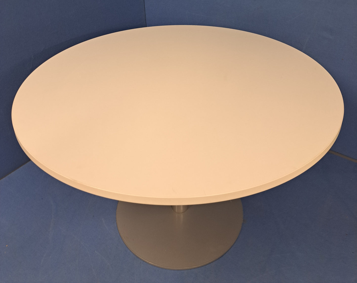1200mm diameter White Table with Grey Tulip/Trumpet Base (used)