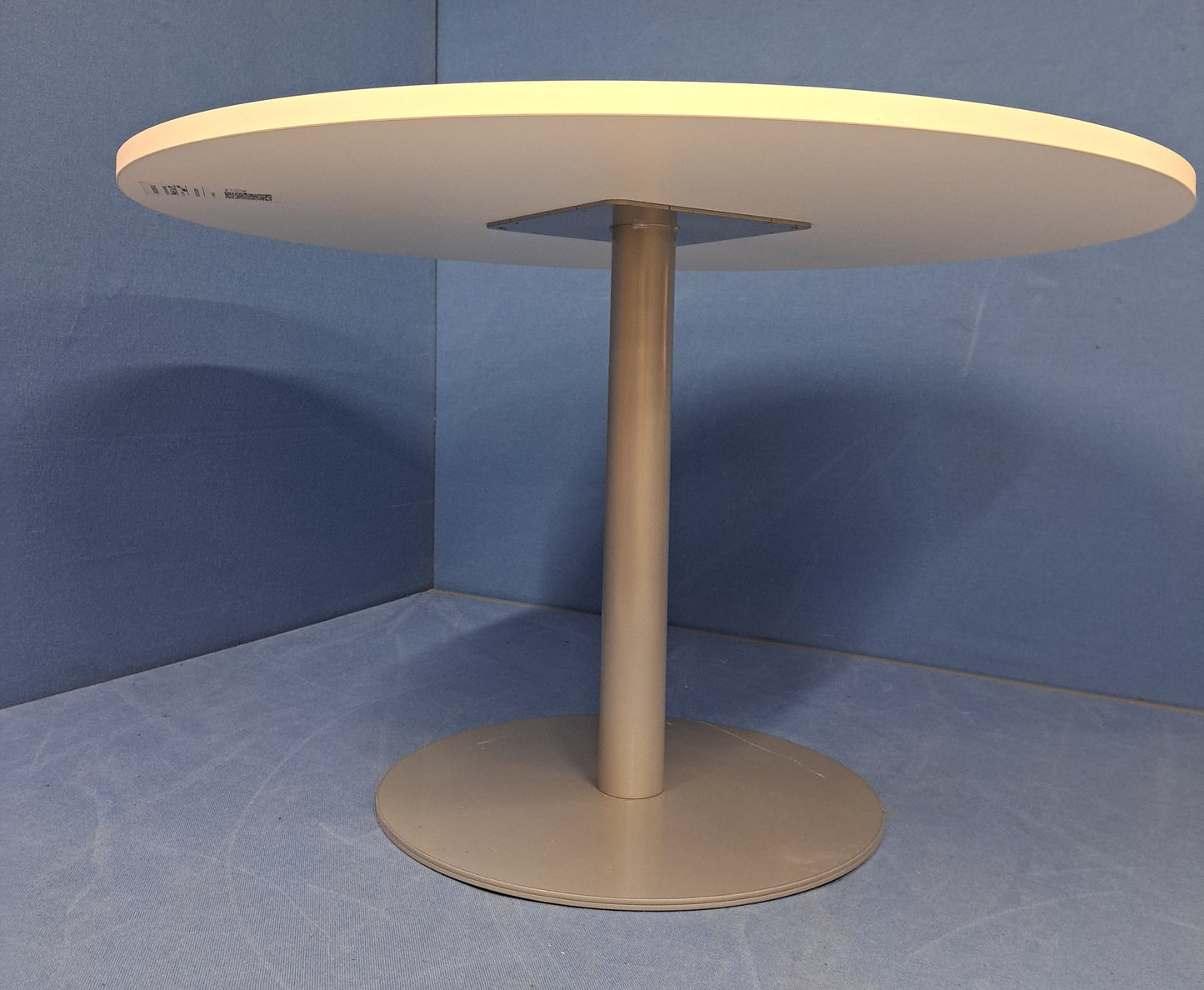 1200mm diameter White Table with Grey Tulip/Trumpet Base (used)