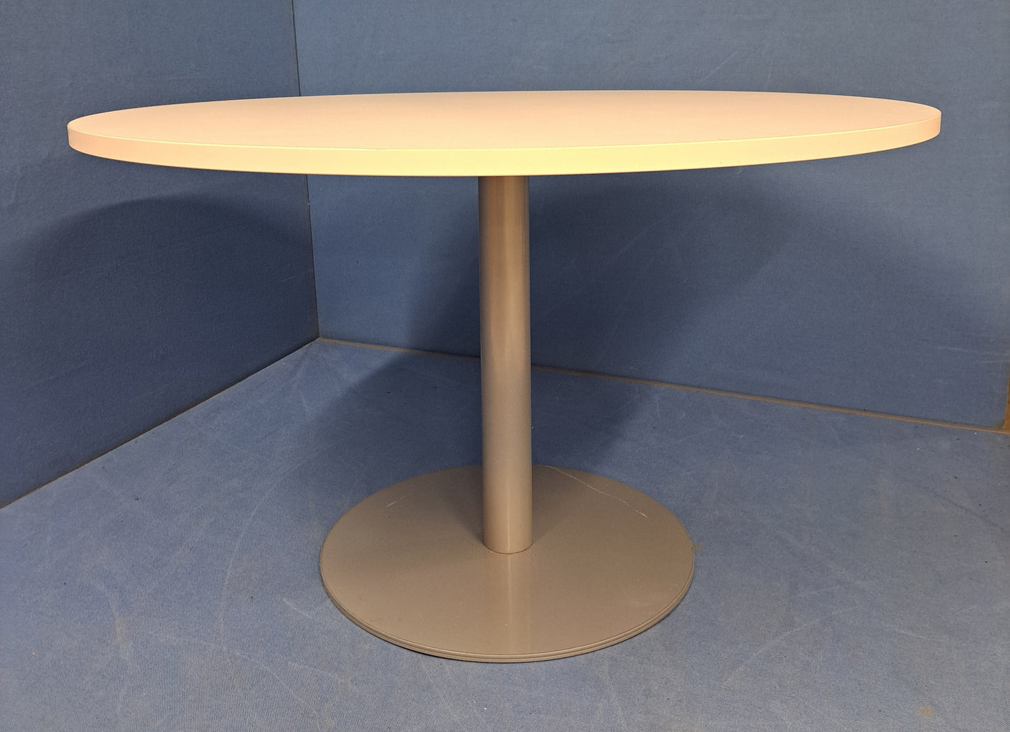 1200mm diameter White Table with Grey Tulip/Trumpet Base (used)