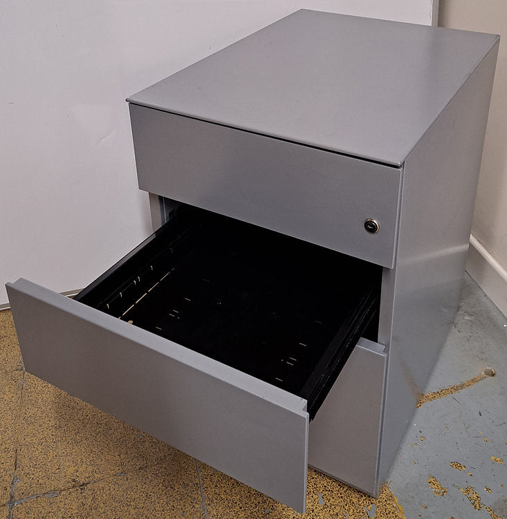 3 Drawer Metal Under Desk Mobile Pedestal Grey (used)