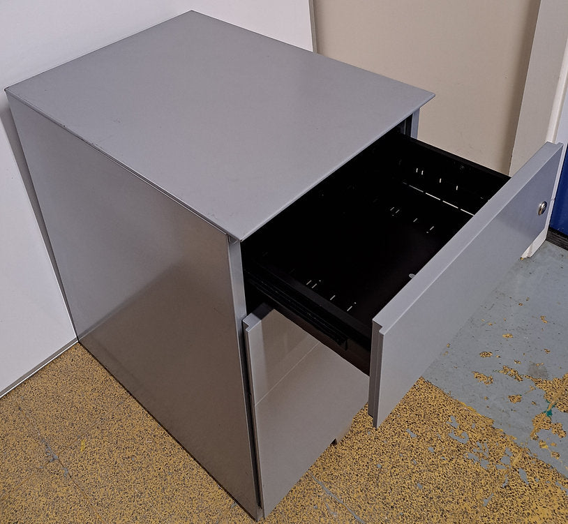 3 Drawer Metal Under Desk Mobile Pedestal Grey (used)