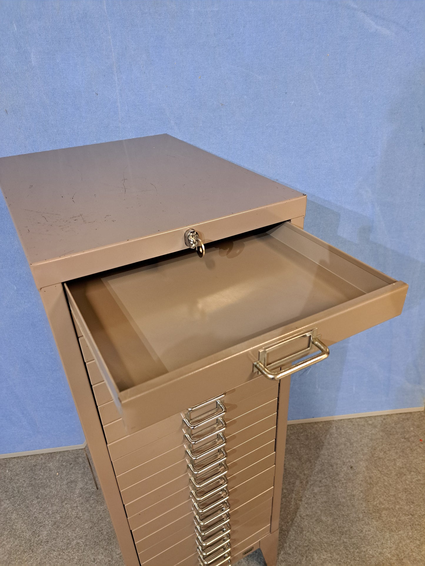 Vintage Stor All Steel 21 Drawer Lockable Cabinet with Chrome pull Handles (used)