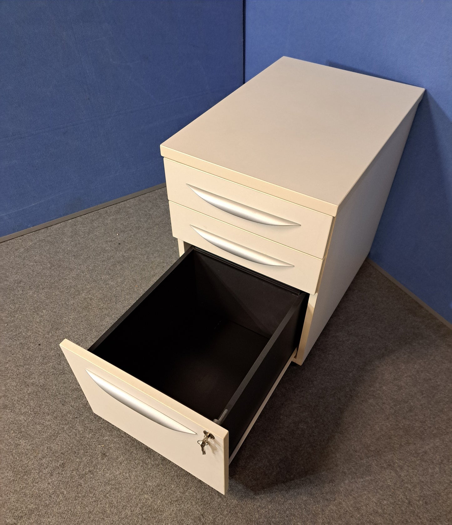 3 Drawer Mobile Pedestal White (used)