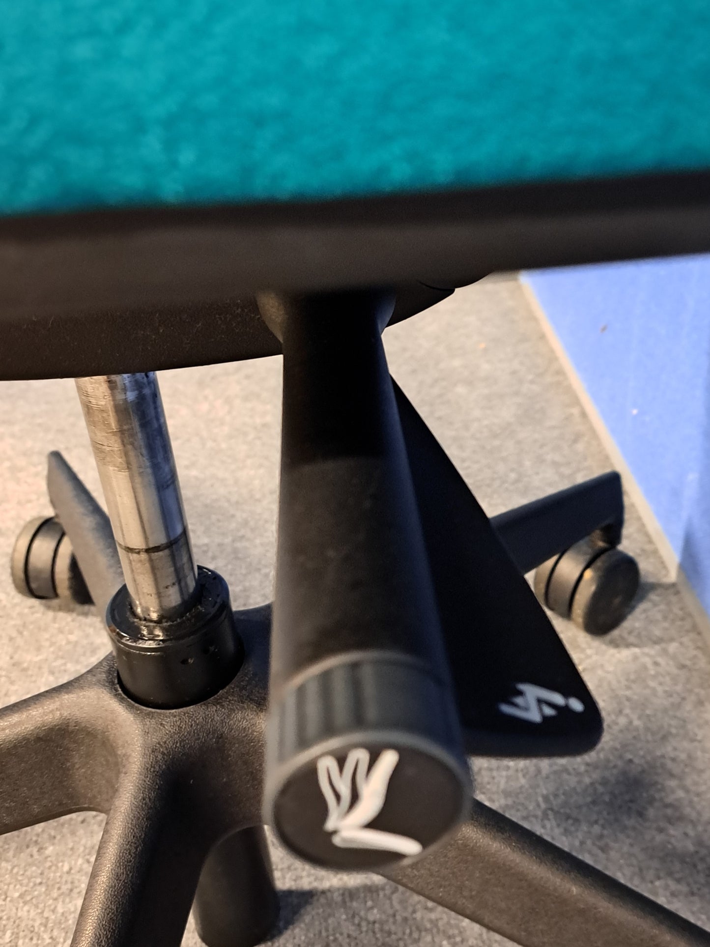 Senator Fuse Mesh Back Operators Chair Black/Teal (used)