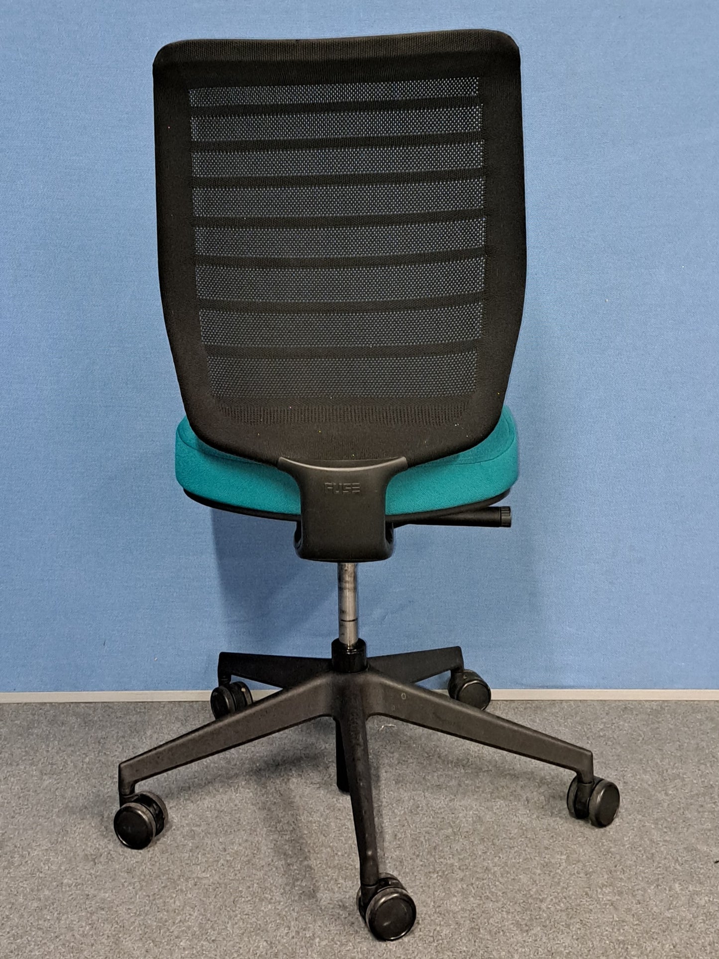 Senator Fuse Mesh Back Operators Chair Black/Teal (used)