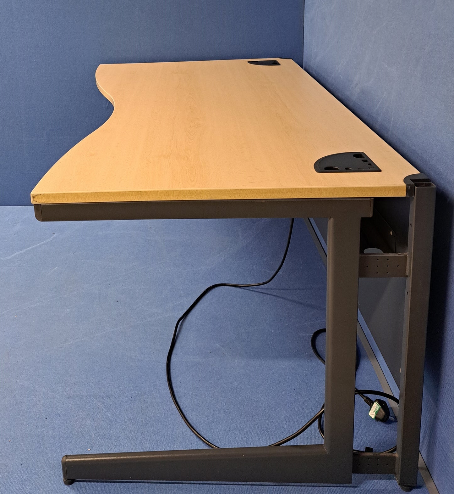 *SALE* 1600mm Wave Desk Maple (used)