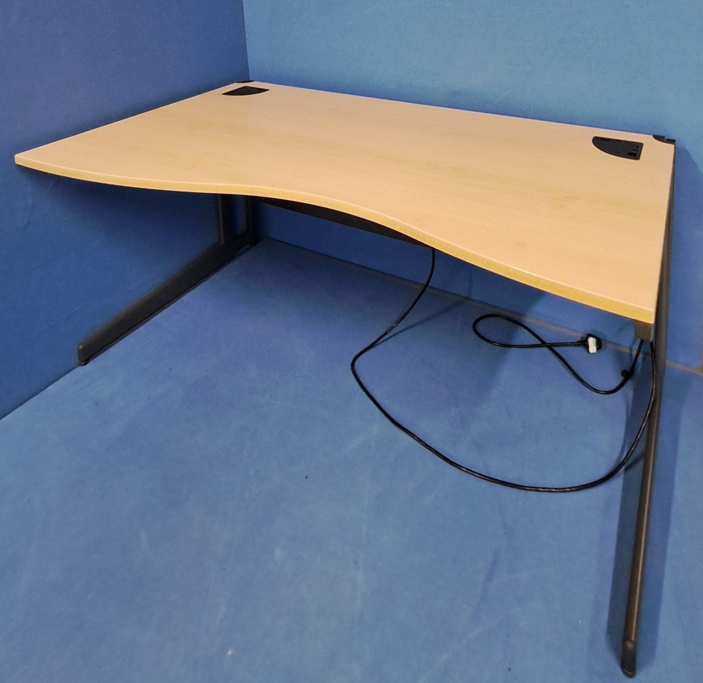 *SALE* 1600mm Wave Desk Maple (used)