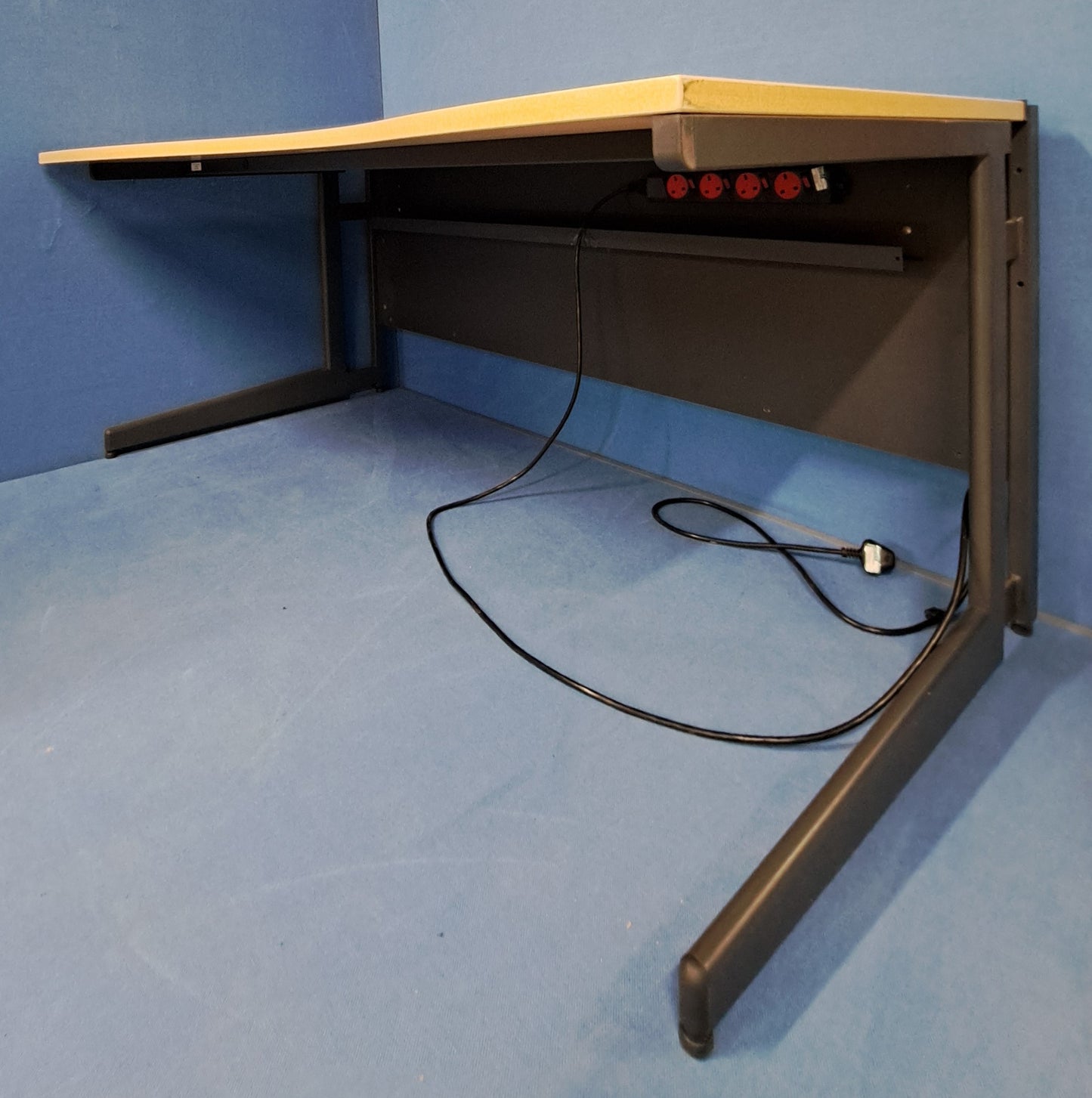*SALE* 1600mm Wave Desk Maple (used)