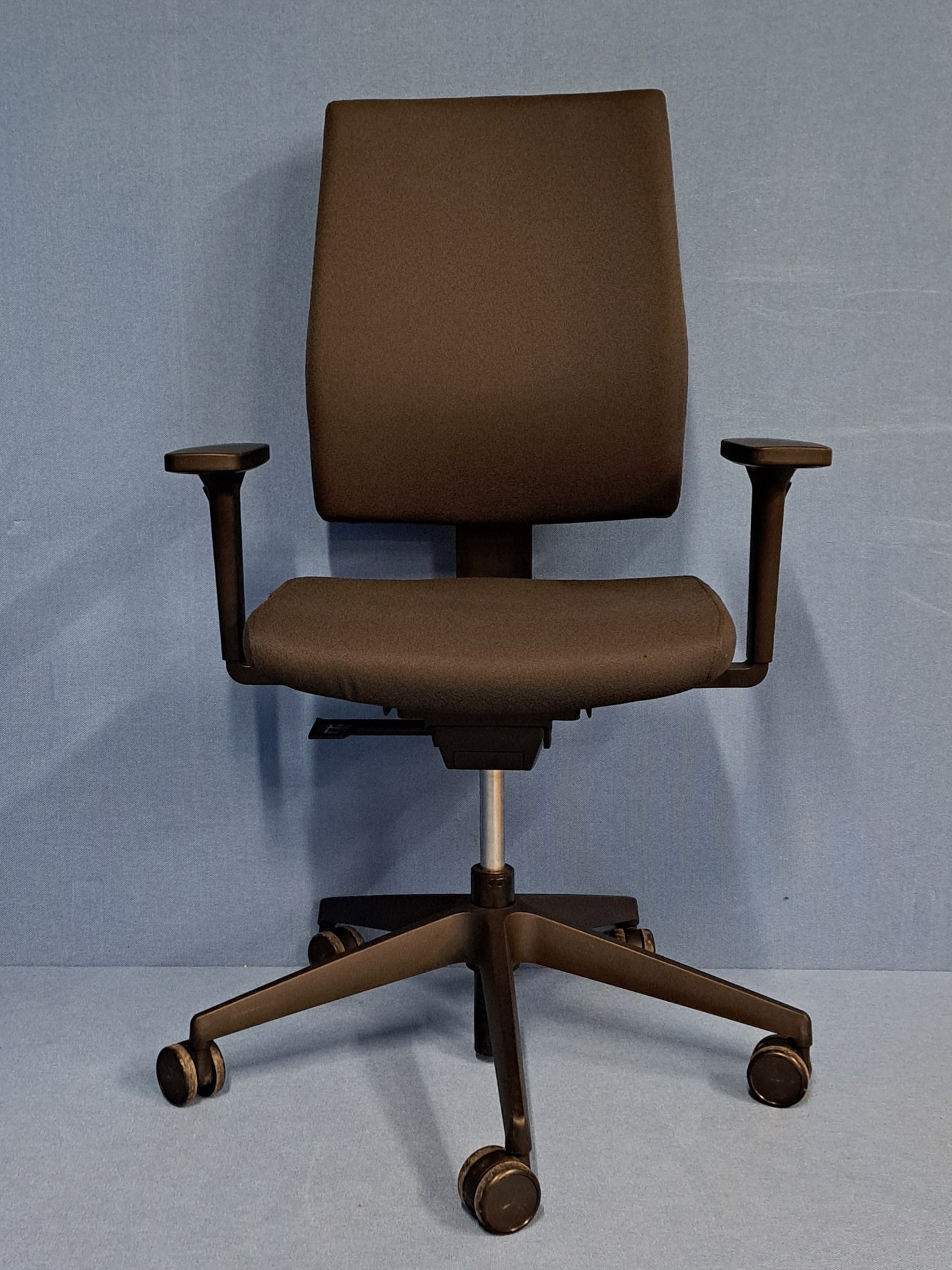Senator FreeFlex Task Operators Armchair Grey with black 5 star base (used)