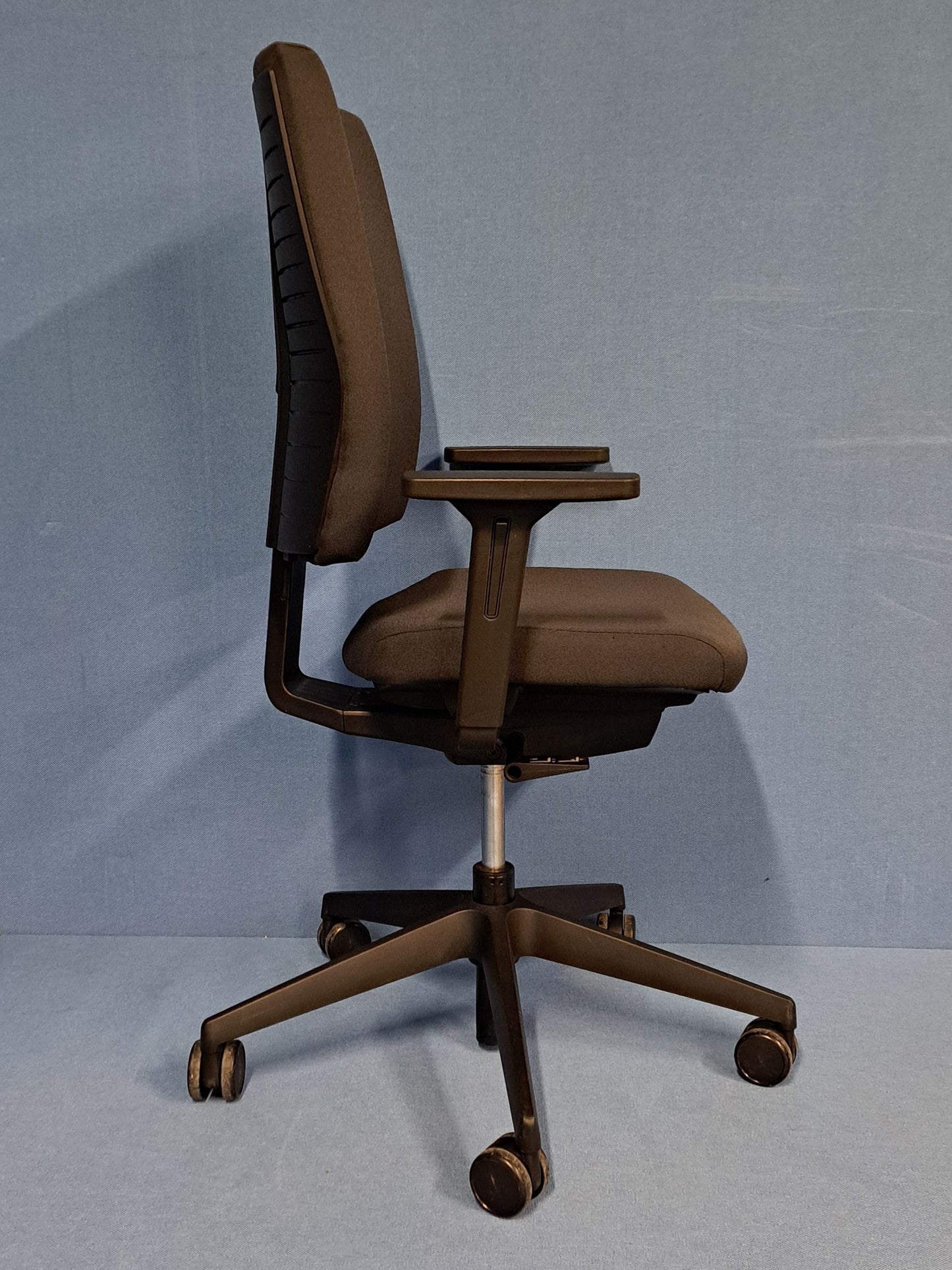 Senator FreeFlex Task Operators Armchair Grey with black 5 star base (used)