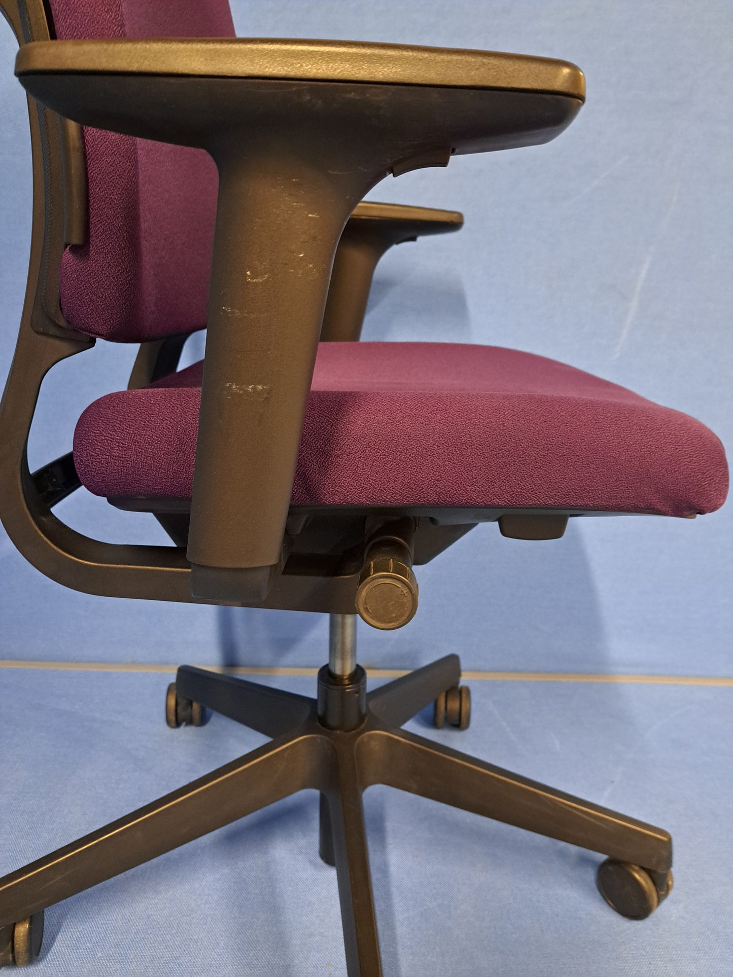 Senator Stroll ST640HA Task Armchair Purple (used)